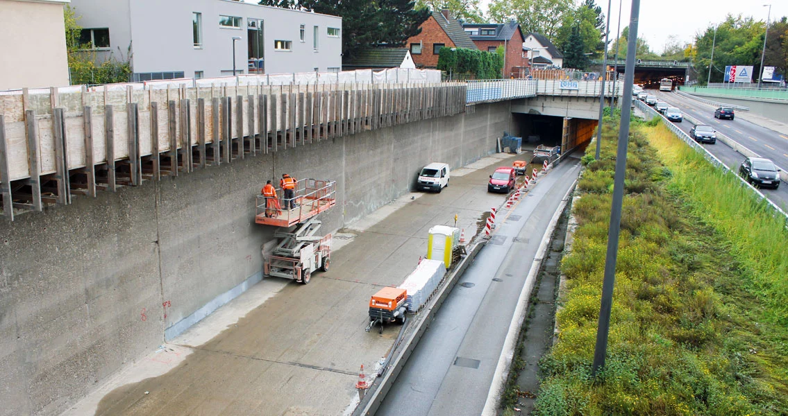 Repair works in the road tunnel in Cologne-Kalkar.